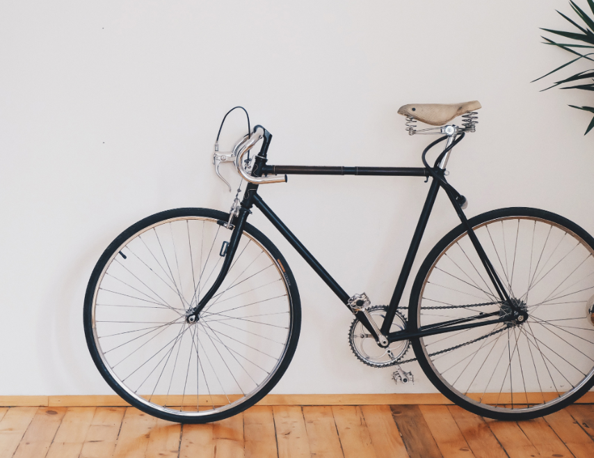 Bicycle representing the walkable and bike-friendly lifestyle available at apartments near Downtown Columbus, with many destinations just minutes away by foot or bike.