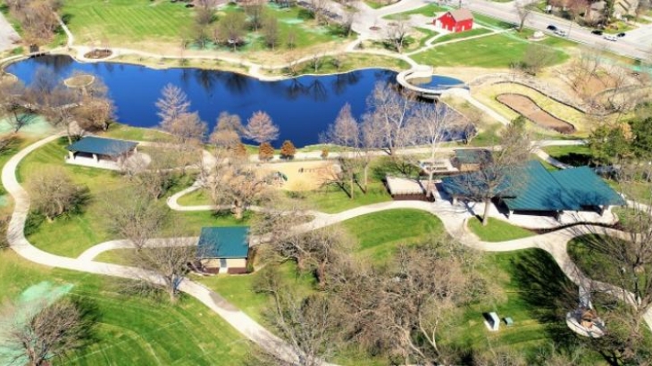 an arial view of sar-ko-par trails park in lenexa, with a lake in the center of frame