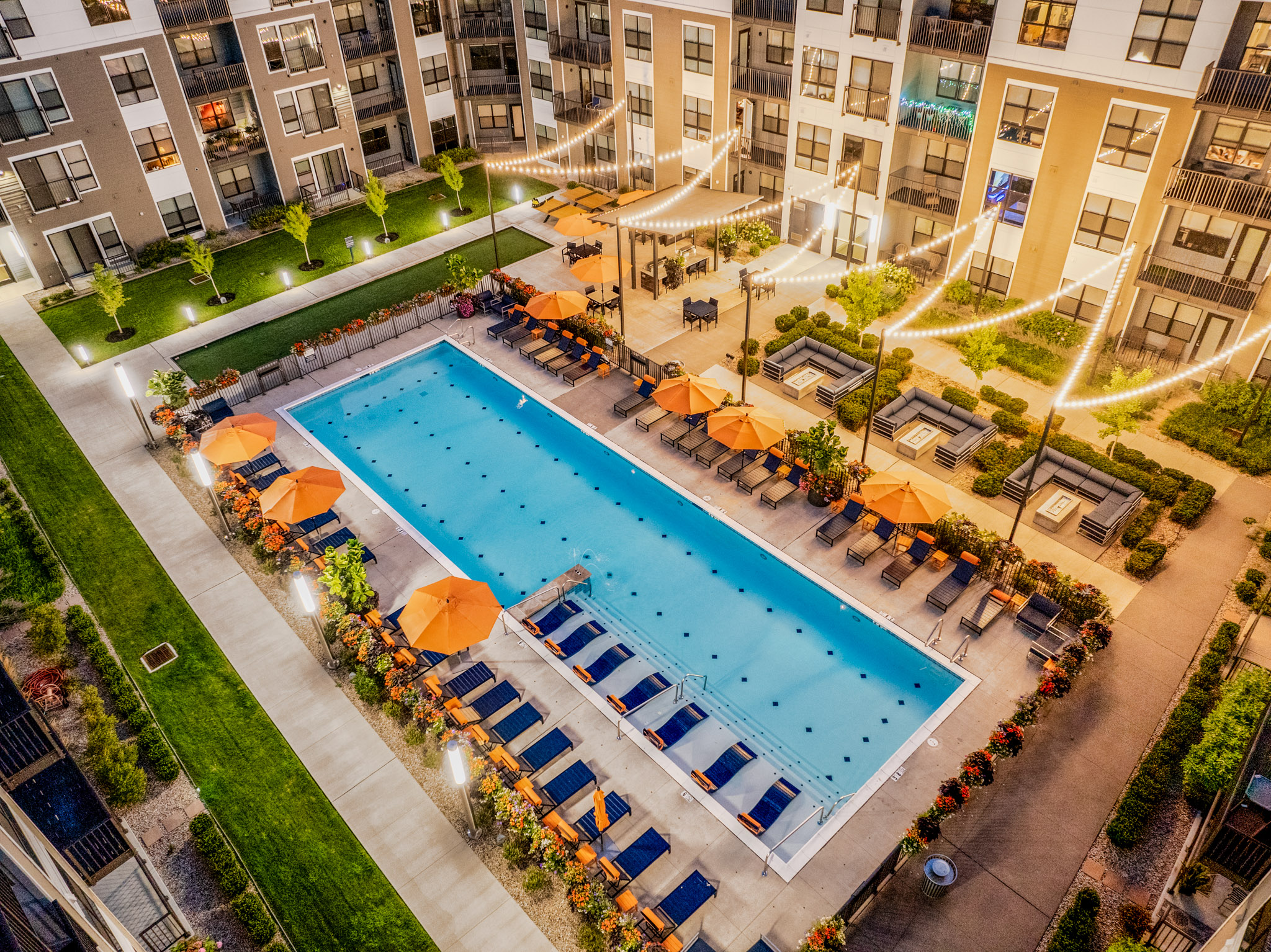 Resort-style pool with lounge chairs, cabanas, and outdoor seating at The Pointe at Polaris apartments near JPMorgan Chase in Columbus, Ohio.