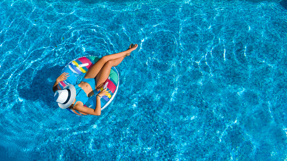 Check out these swimming pool etiquette tips.