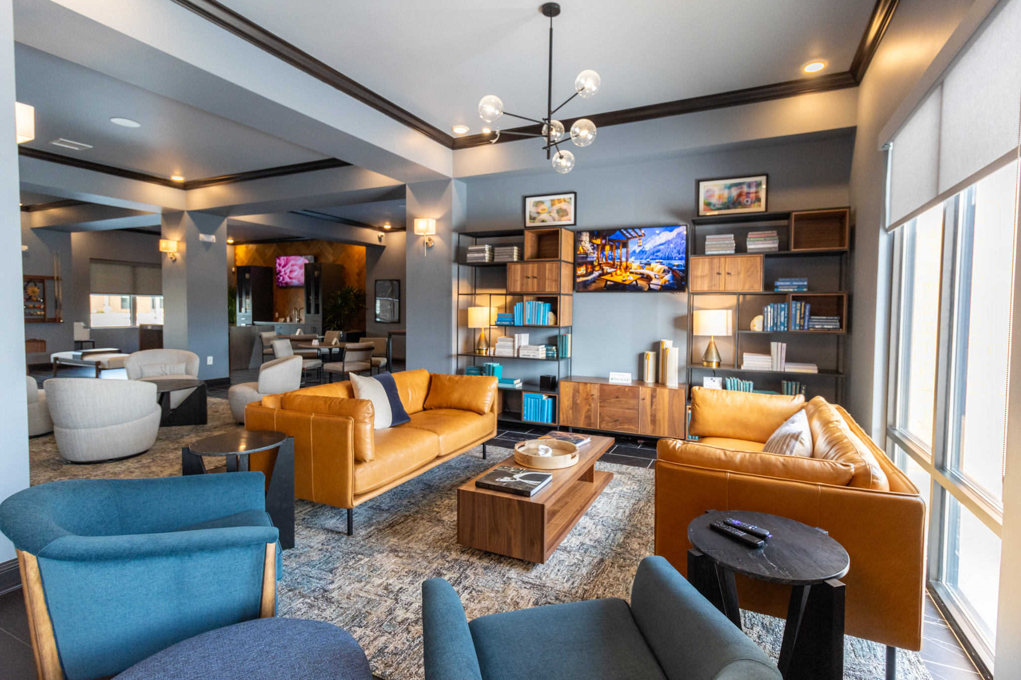 Modern resident lounge and coworking space at Northstar Flats apartments in Sunbury, Ohio.