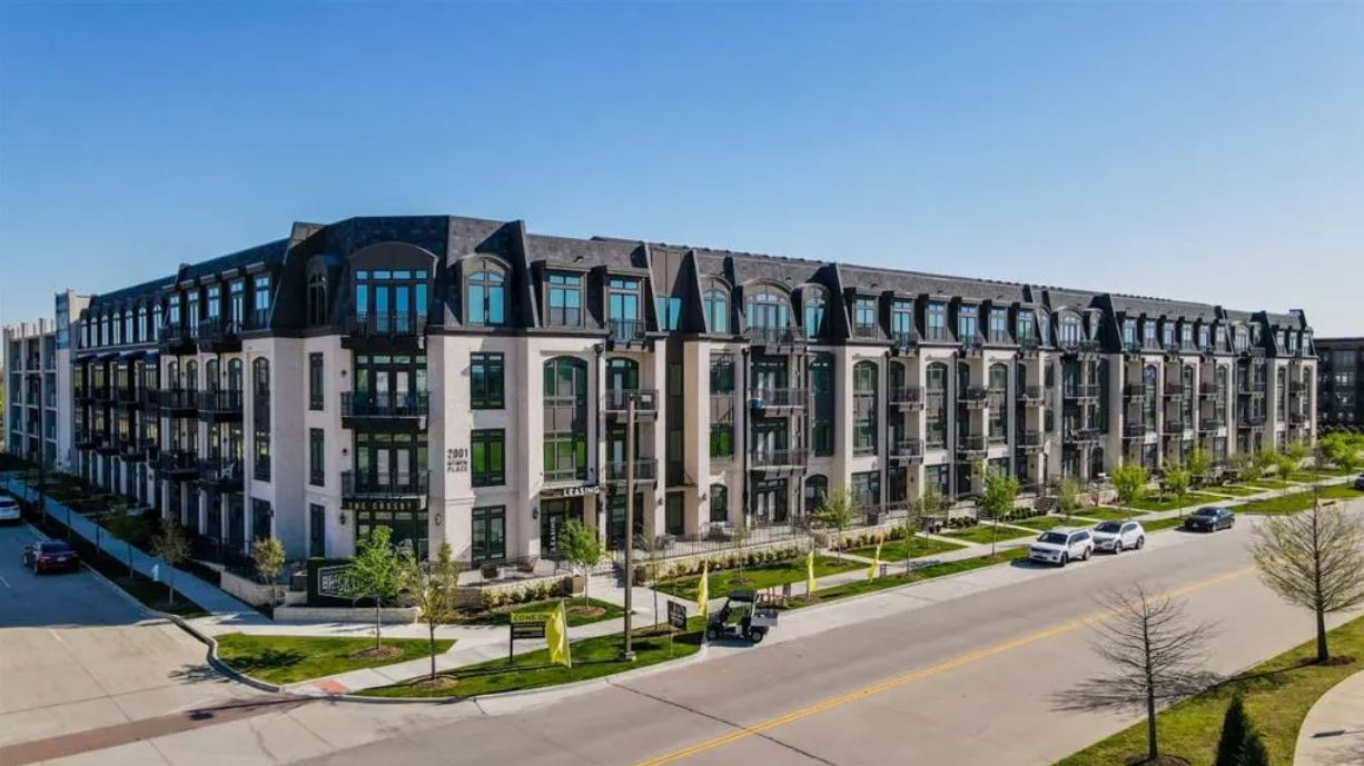 An ariel shot of the outside entrance of The Crosby at the Brickyard Apartments, a 4-story, 232-unit multifamily community in Farmers Branch, TX, owned by Weidner Apartment Homes.