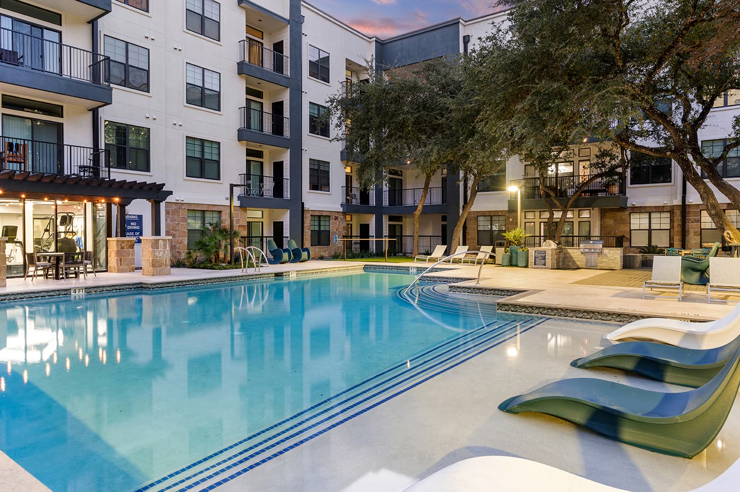 The outside courtyard with the pool at The Reserve at Arboretum.