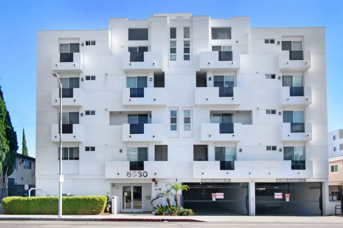 SkyLA Apartment in Van Nuys CA