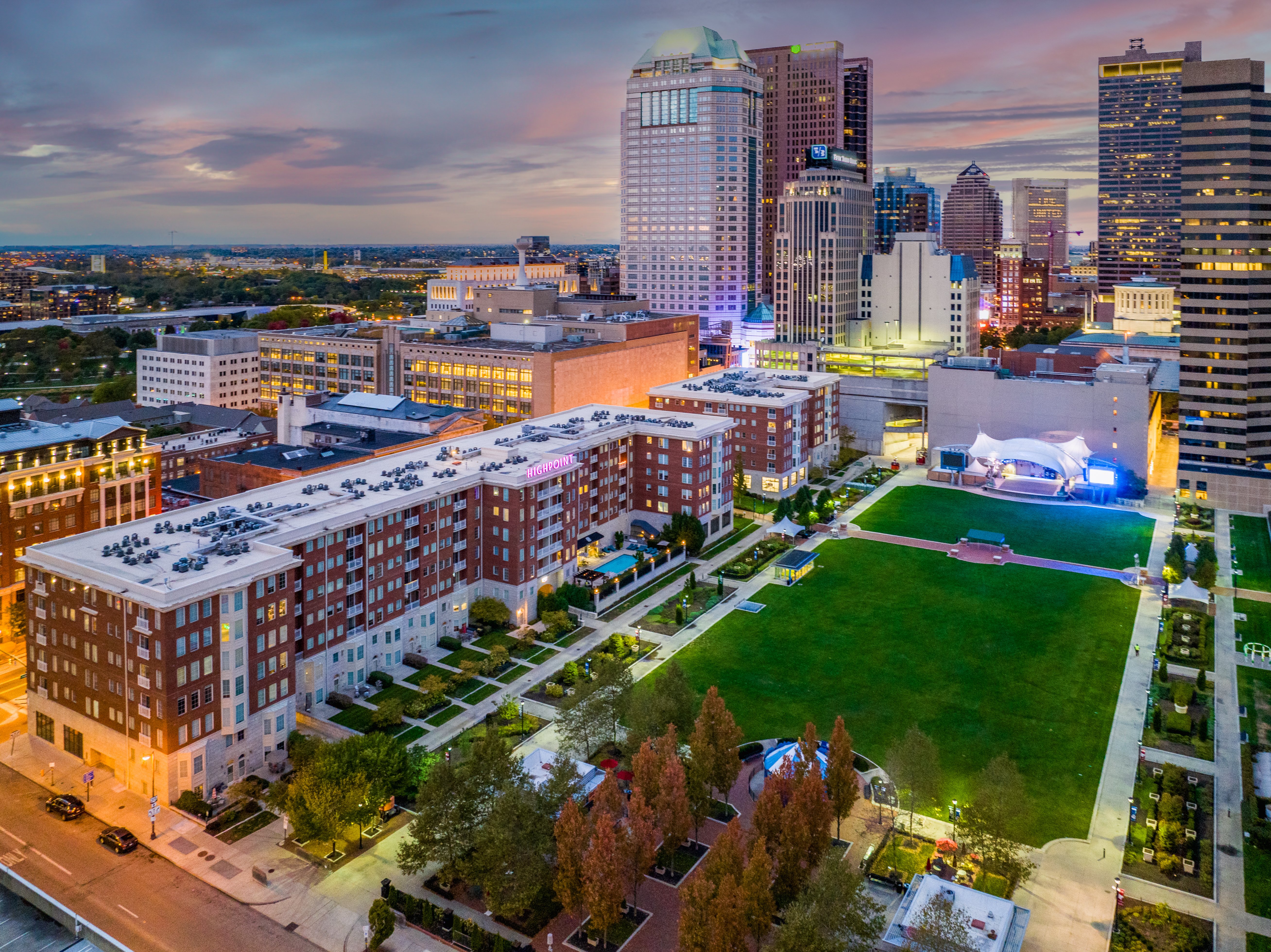 Highpoint on Columbus Commons apartments in downtown Columbus, Ohio, featuring skyline views and direct access to Columbus Commons park.
