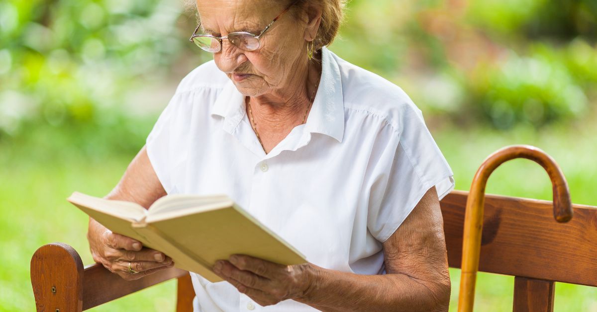seniors explore art activities in independent living