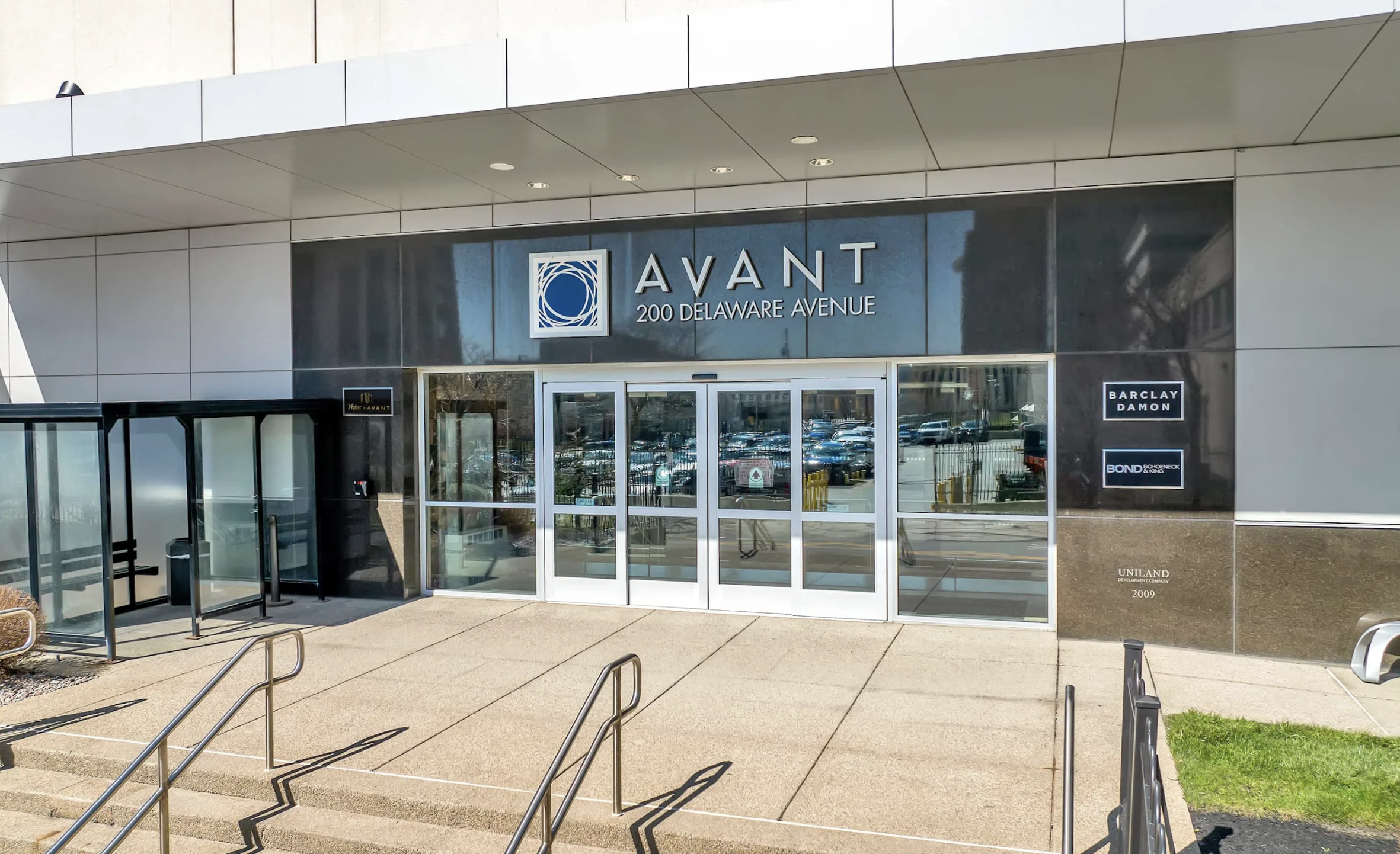 Front of Vistas at Avant apartment building