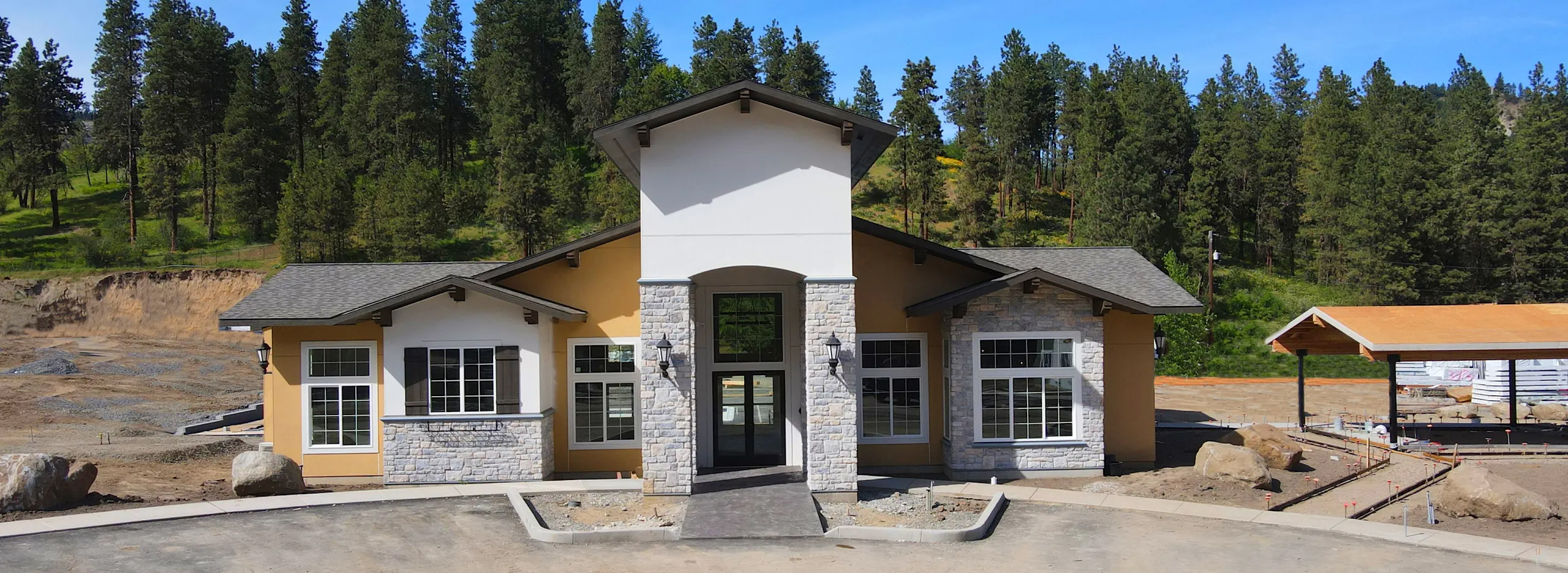 An ariel photo of the exterior building of Autumn Haus Apartments in Leavenworth, WA.