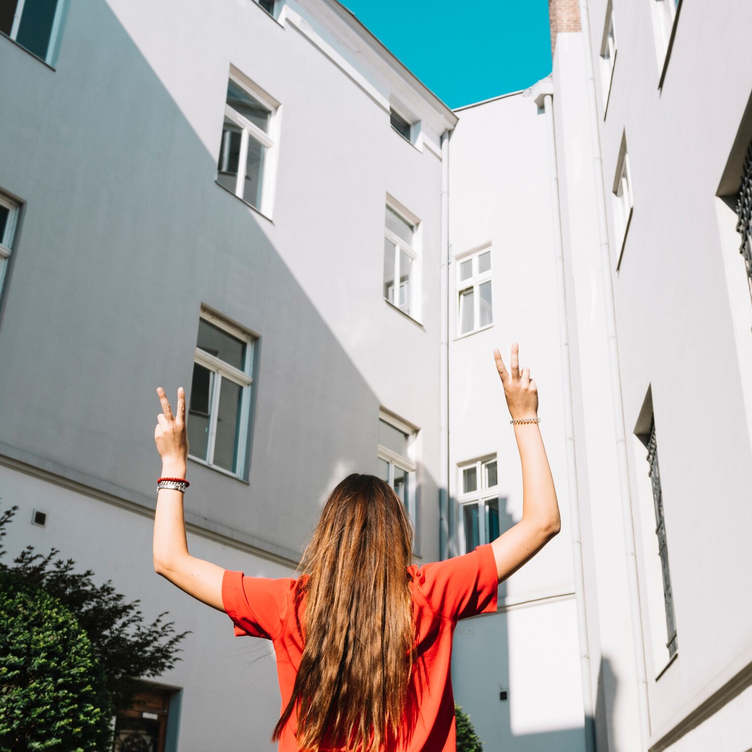 girl choosing apartment in Van Nuys Area