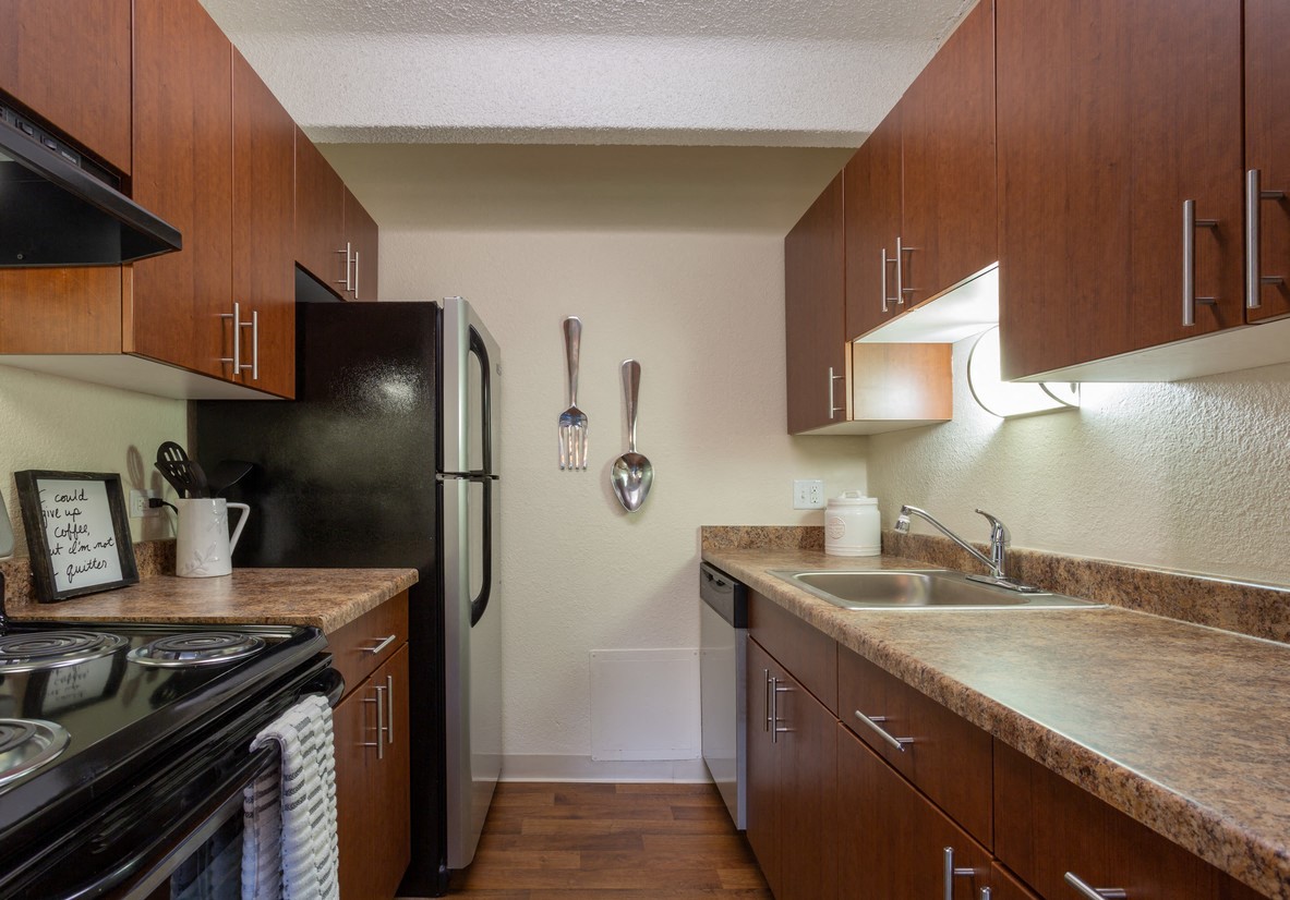at Monaco Lakes Apt, Denver, CO