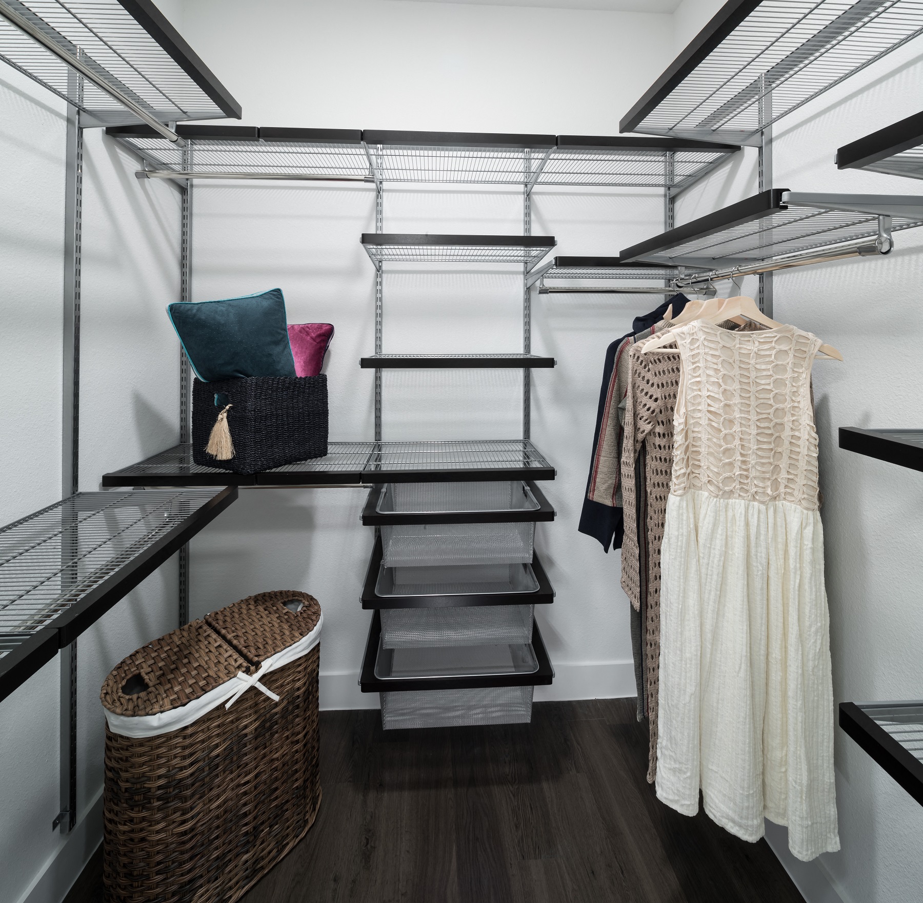 Alexan Garza|Closet