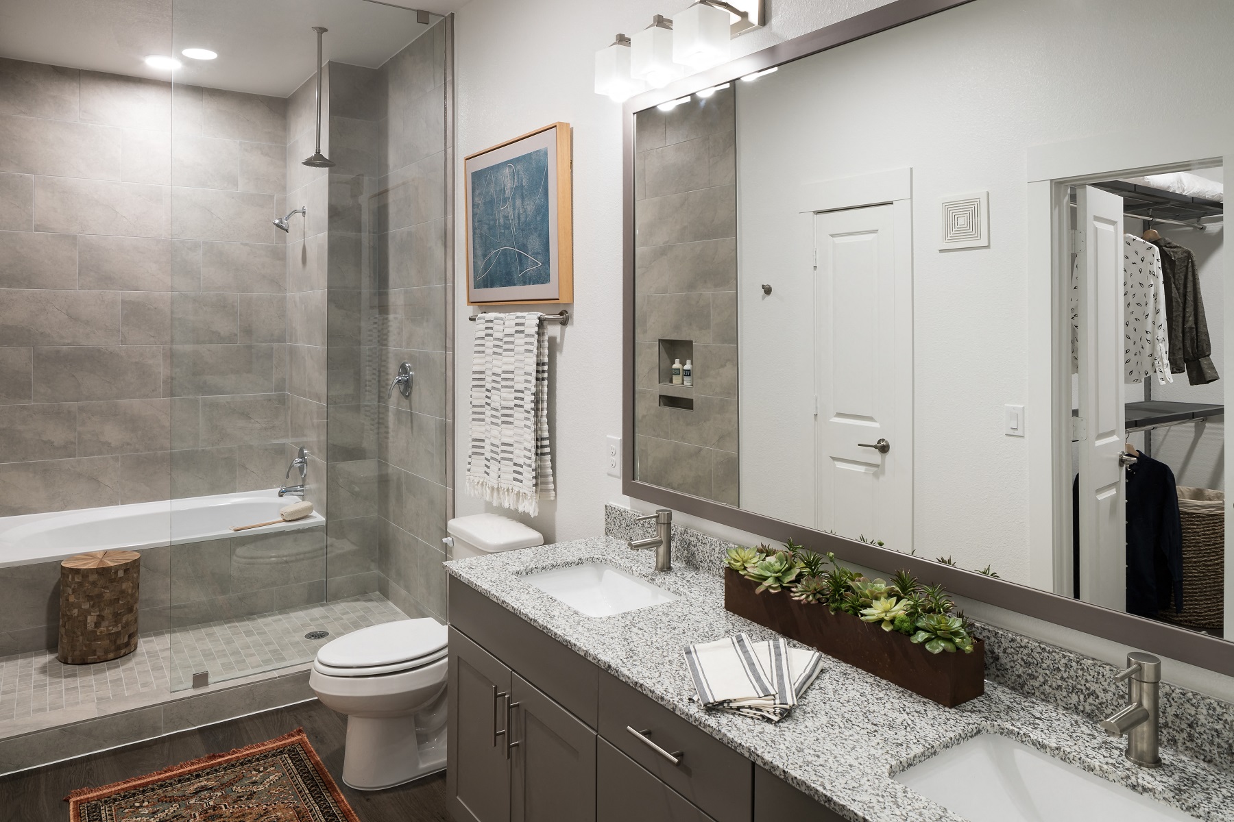Alexan Garza|Bathroom