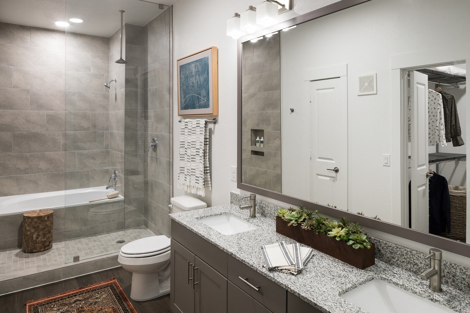Alexan Garza|Bathroom