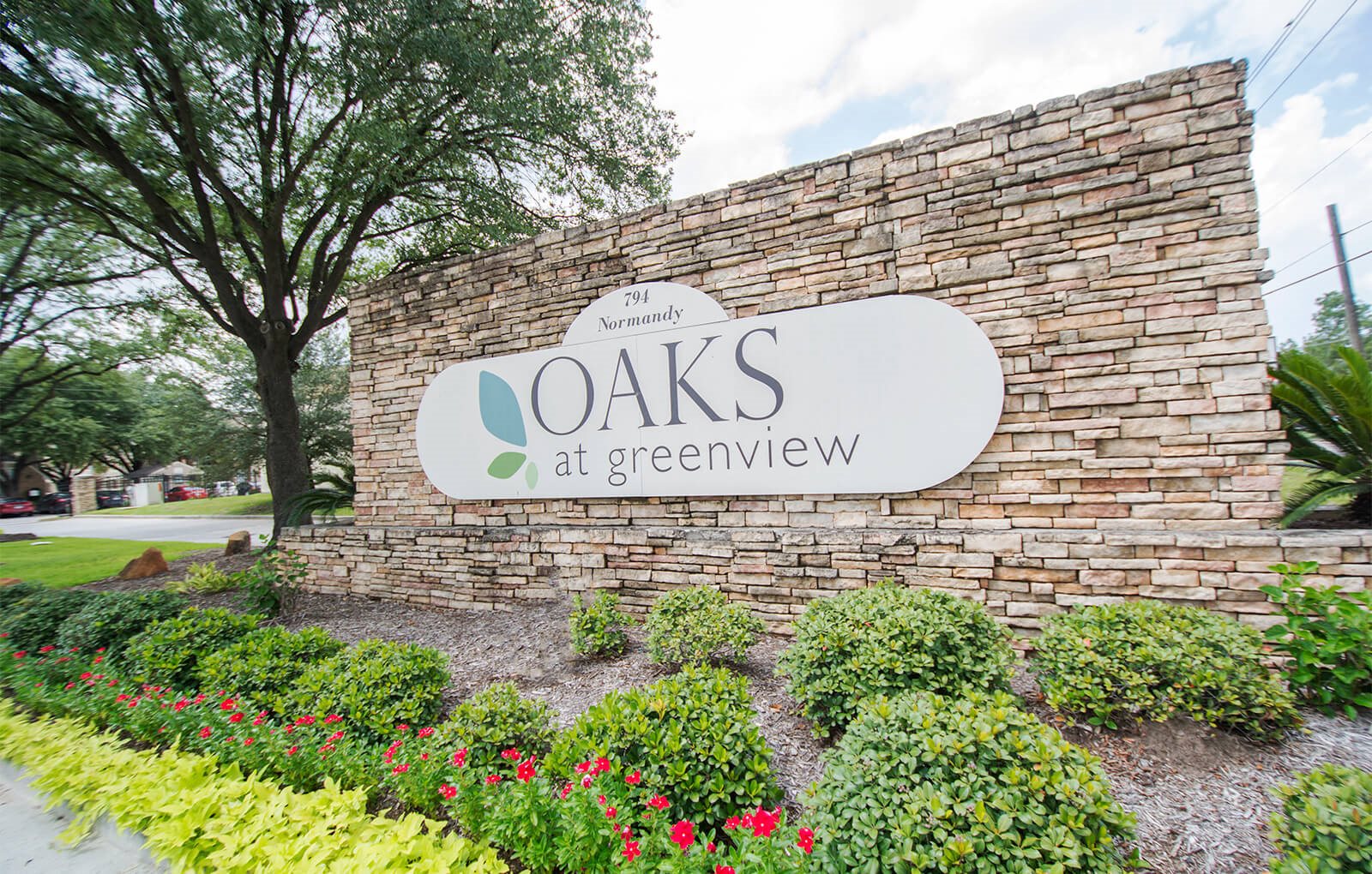 Apartments on Normandy St Oaks at Greenview