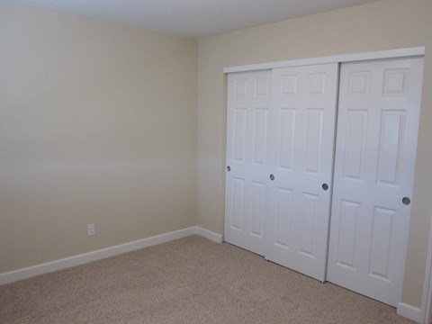 Bedroom show with closet