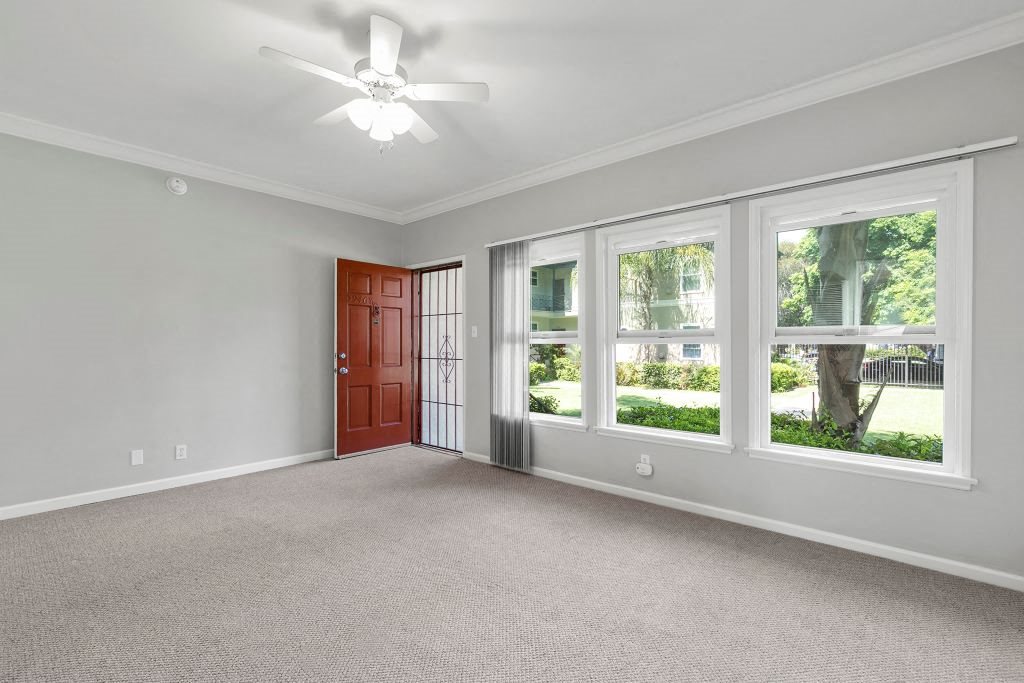 Photos and Video of Baldwin Manor and Windsor Manor Apartments in Los