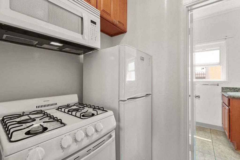 Photos and Video of Baldwin Manor and Windsor Manor Apartments in Los