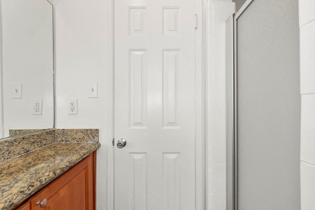 Photos and Video of Baldwin Manor and Windsor Manor Apartments in Los