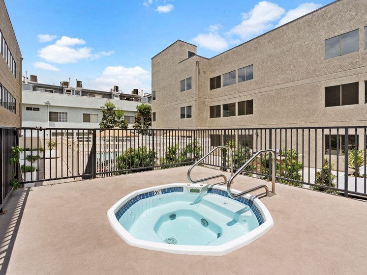 Jacuzzi  in North Hollywood Apartments