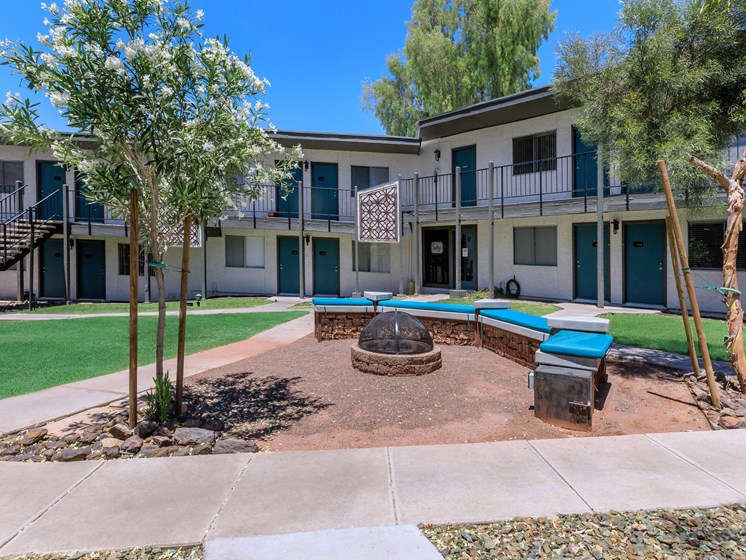 Outdoor fire pit and lounge area at Ascent 1829 apartment complex in Phoenix, AZ