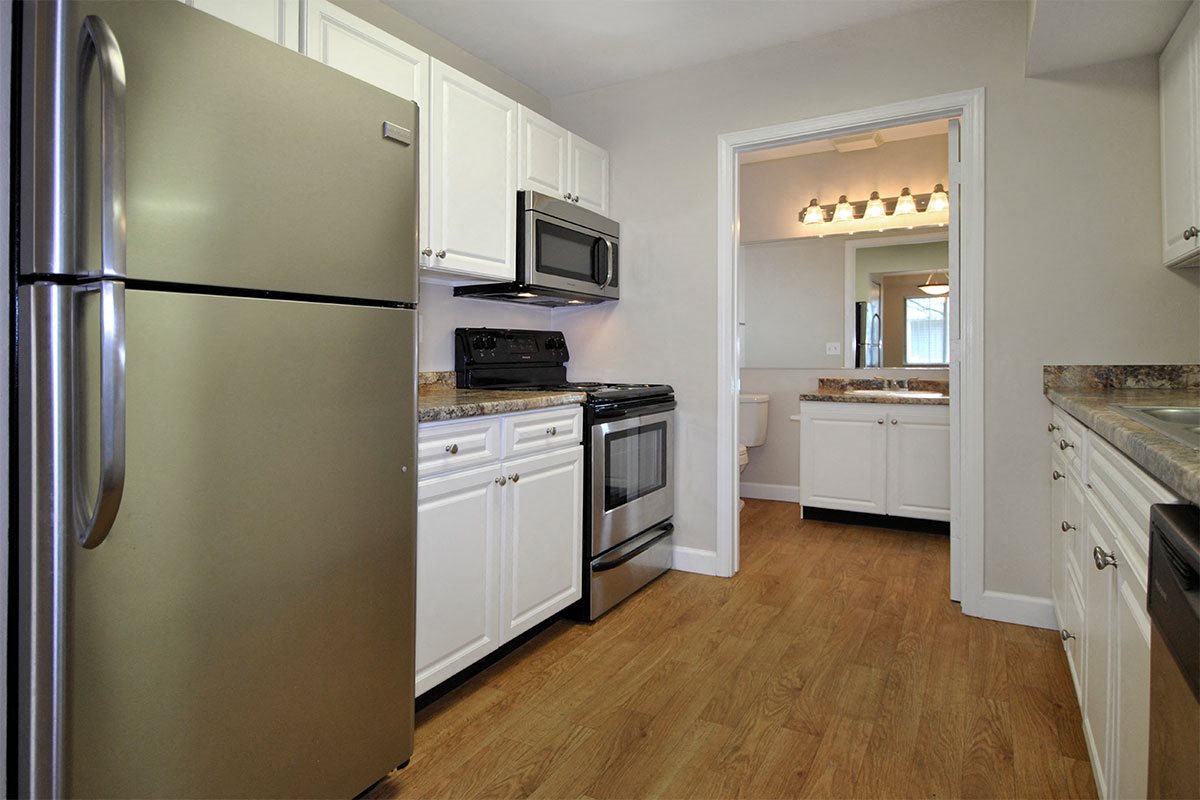 the lakes of holland apartments kitchen