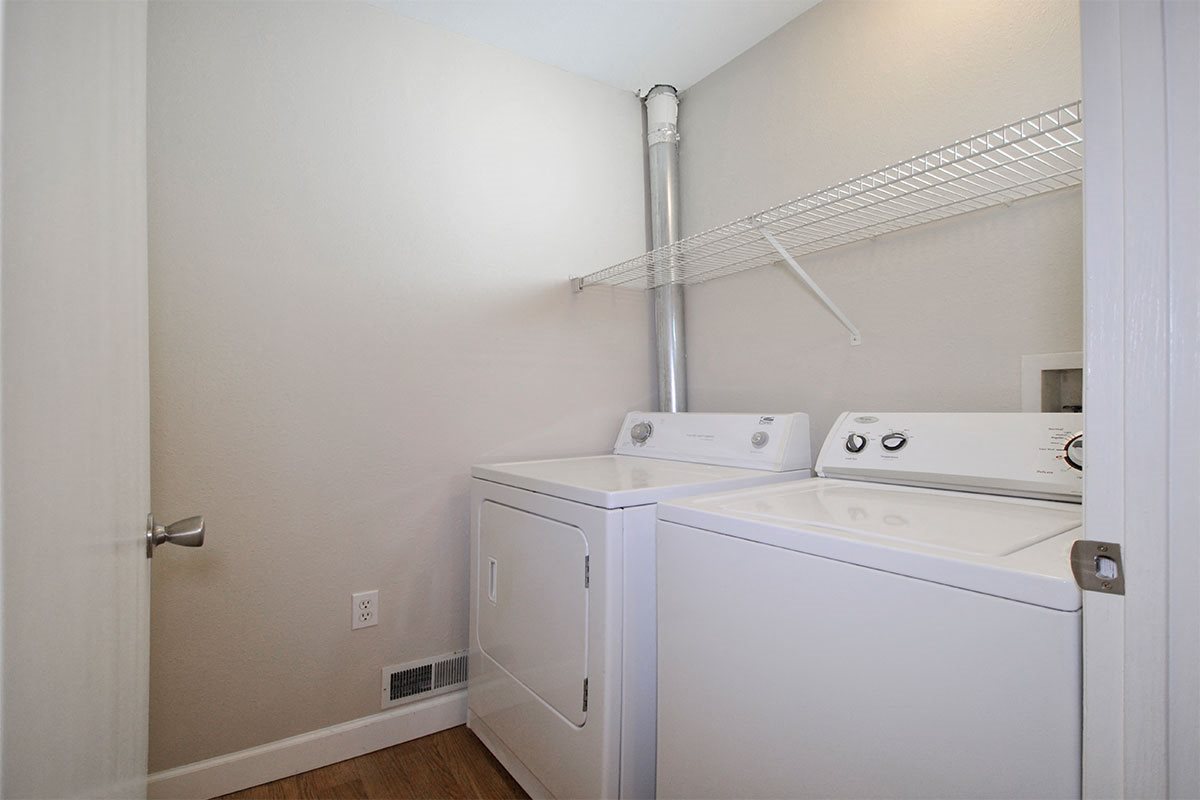 the lakes of holland apartments washer and dryer