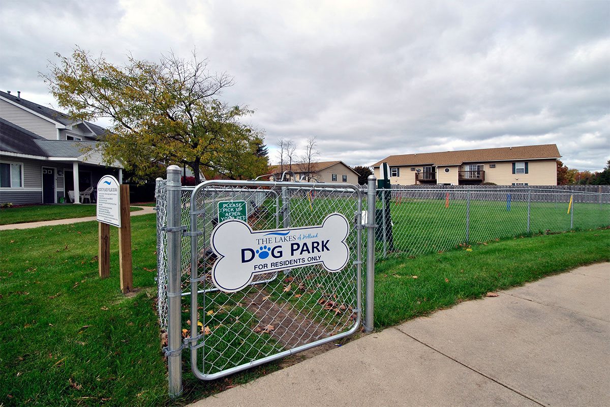the lakes of holland apartments dog park