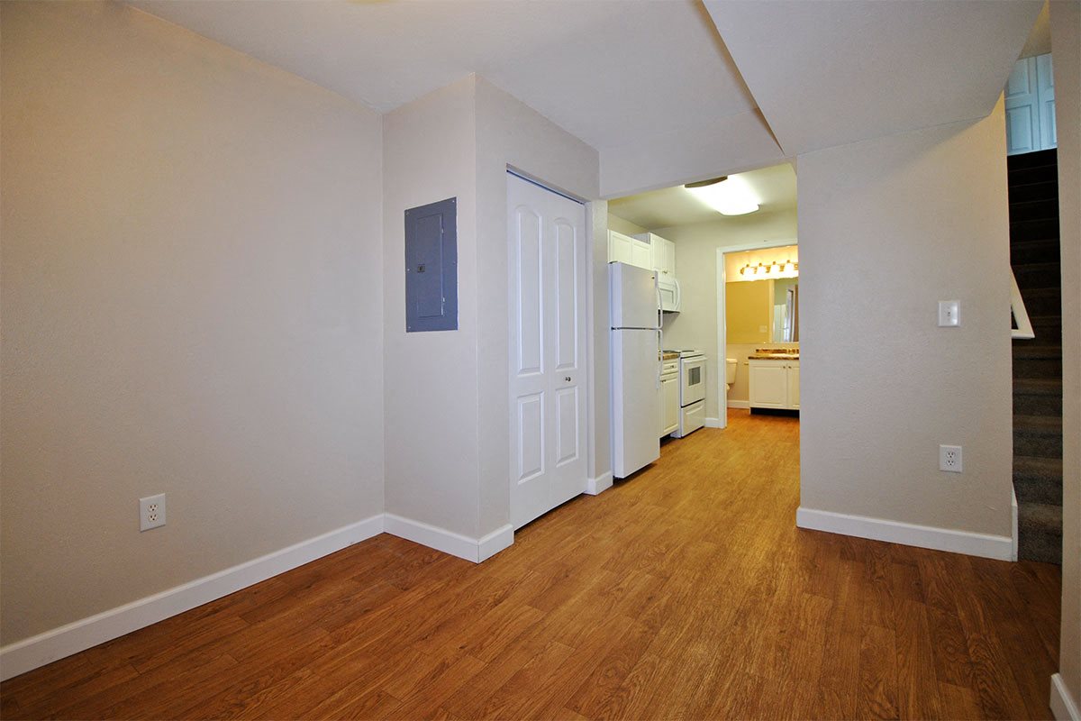 the lakes of holland apartments