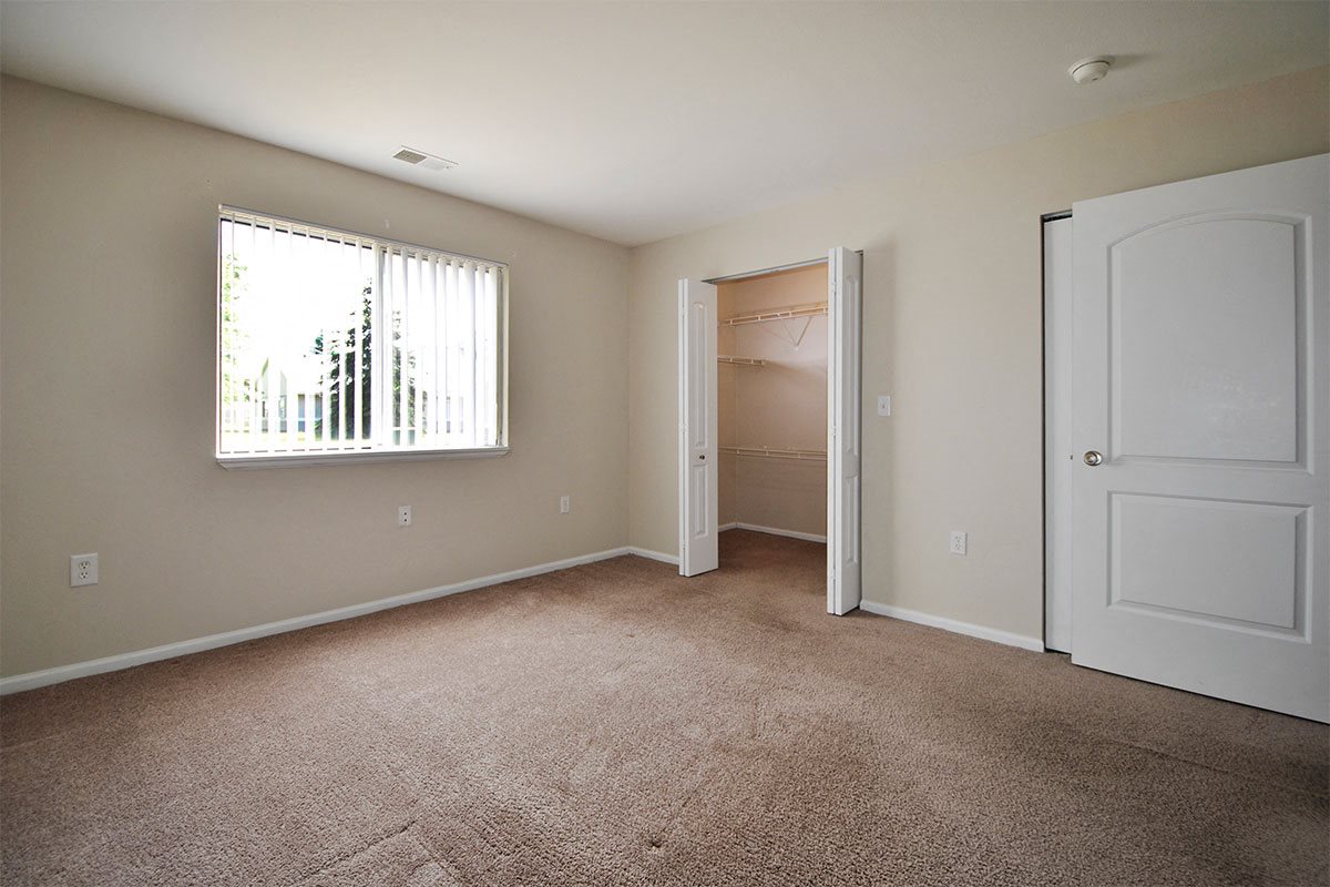 the lakes of holland apartments bedroom