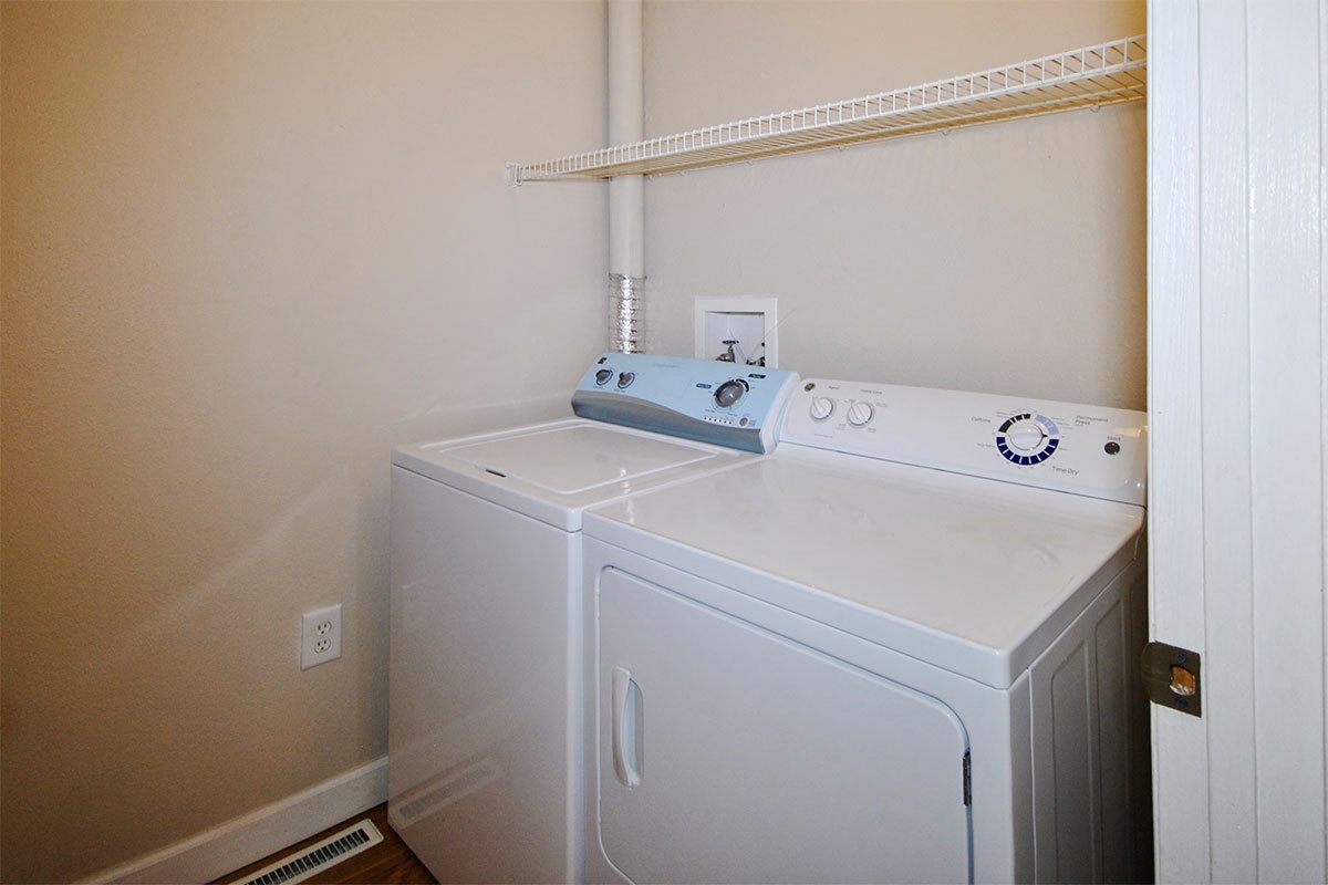 the lakes of holland apartments washer and dryer