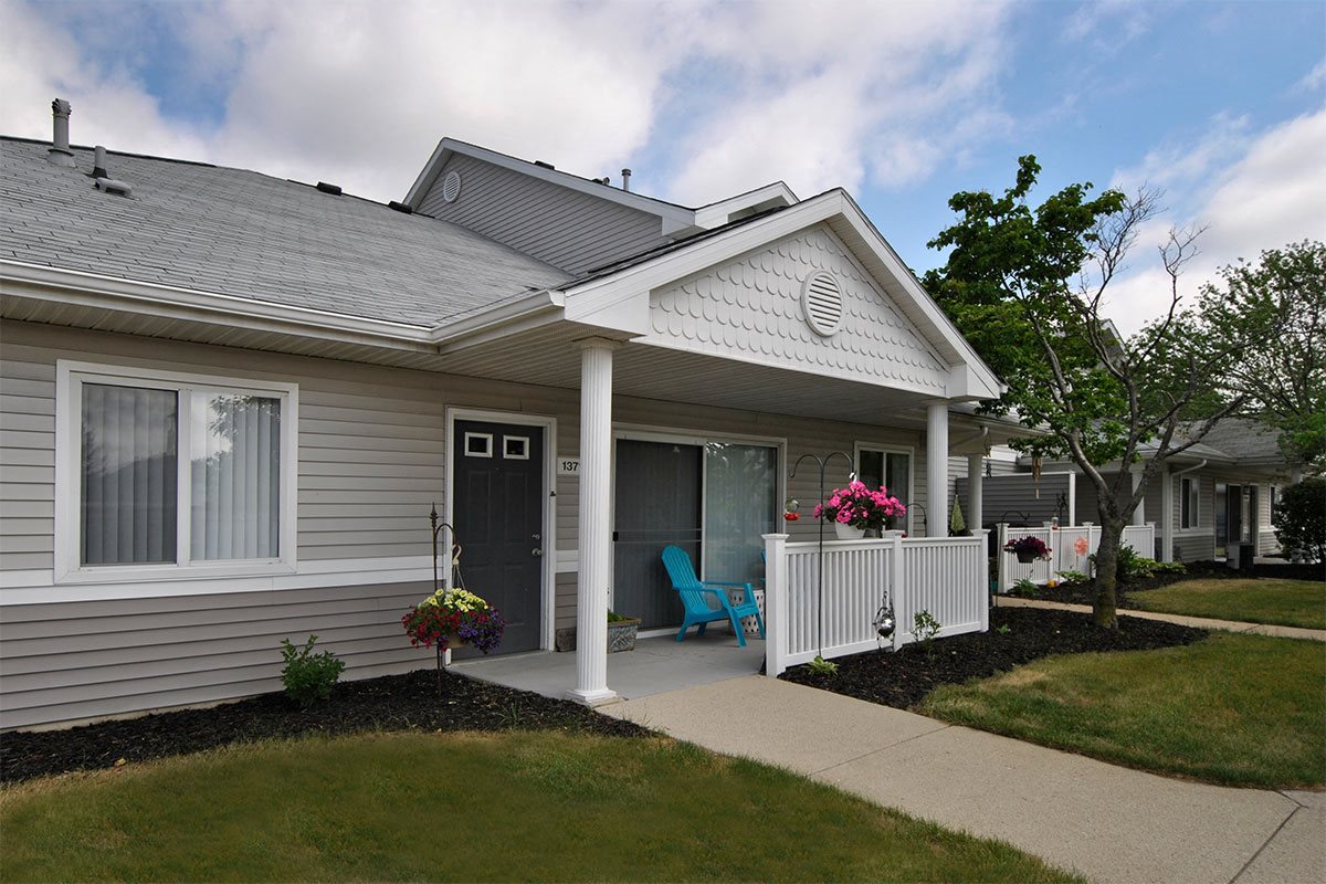 the lakes of holland apartments