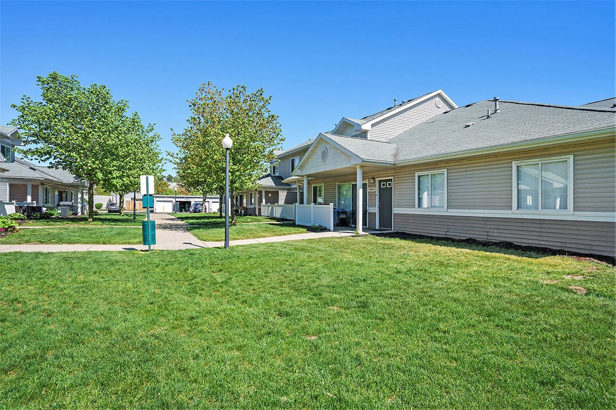 the lakes of holland apartments