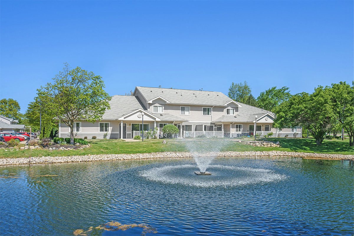 the lakes of holland apartments fountain