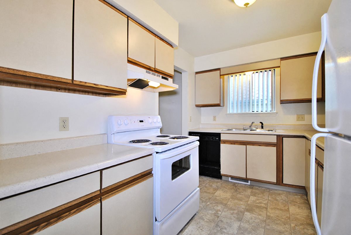 the view apartment and townhomes kitchen