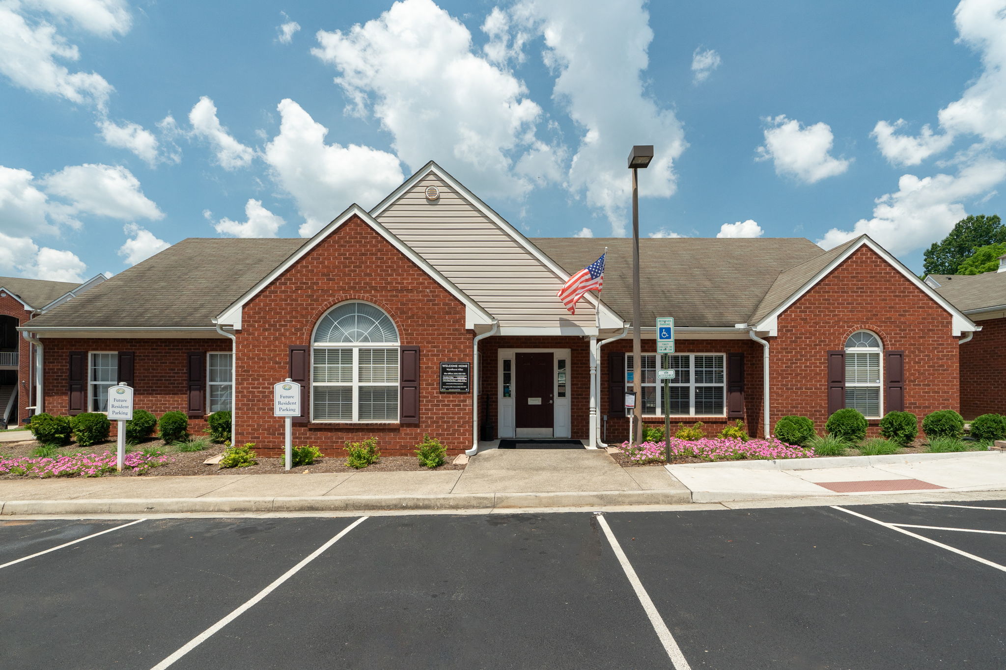 the leasing office at the crossings at white marsh apartments