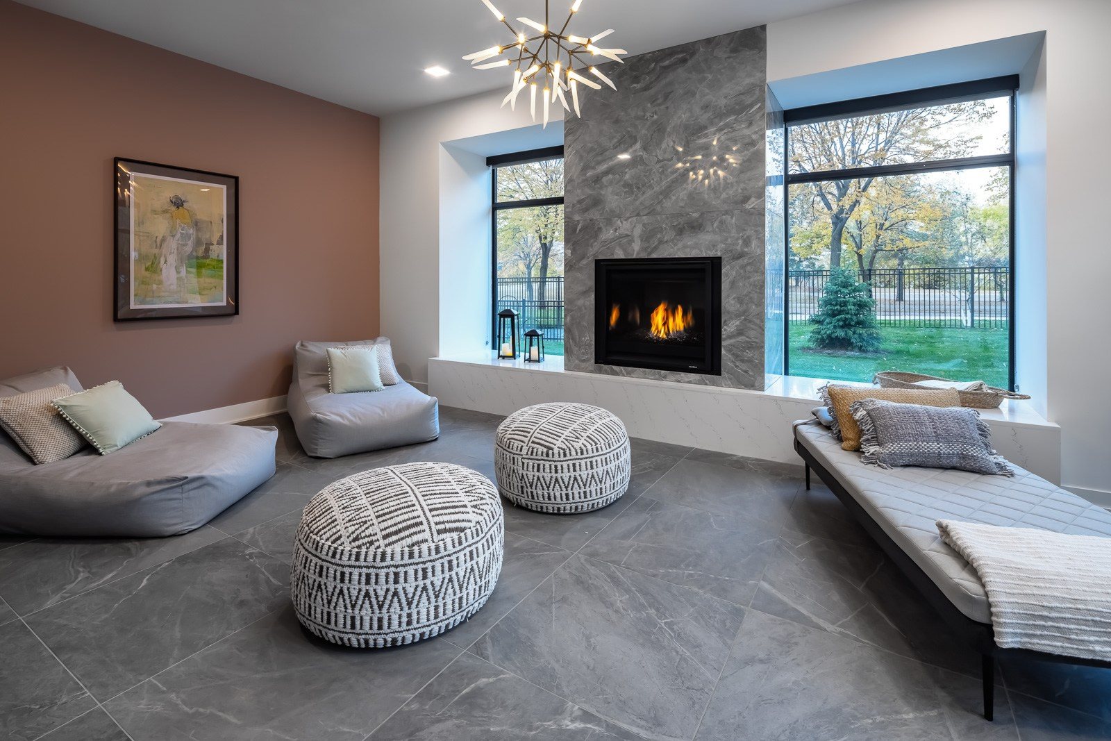 Spa lounge with relaxation space and fireplace