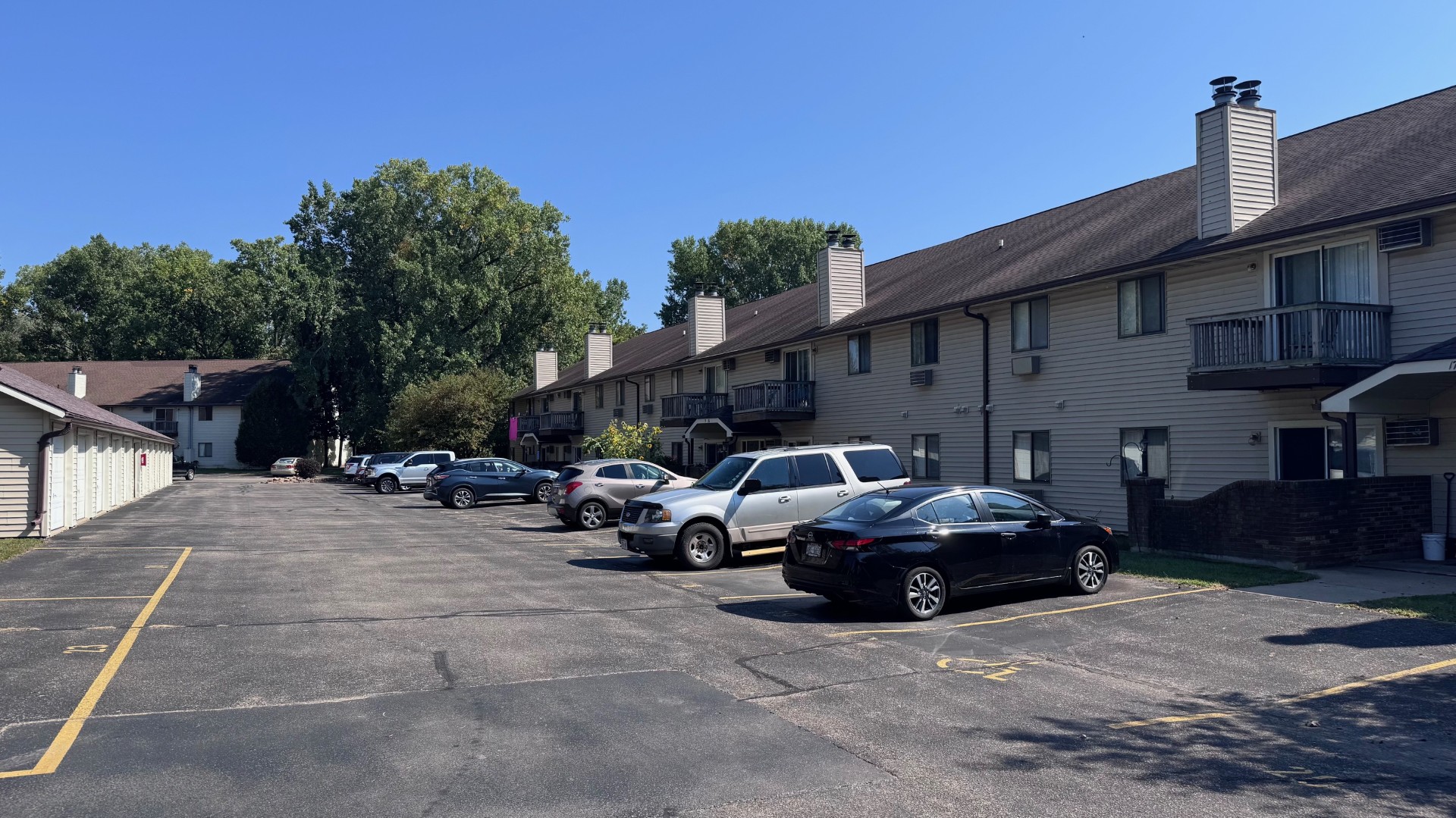 Cottonwood Creek Apartments