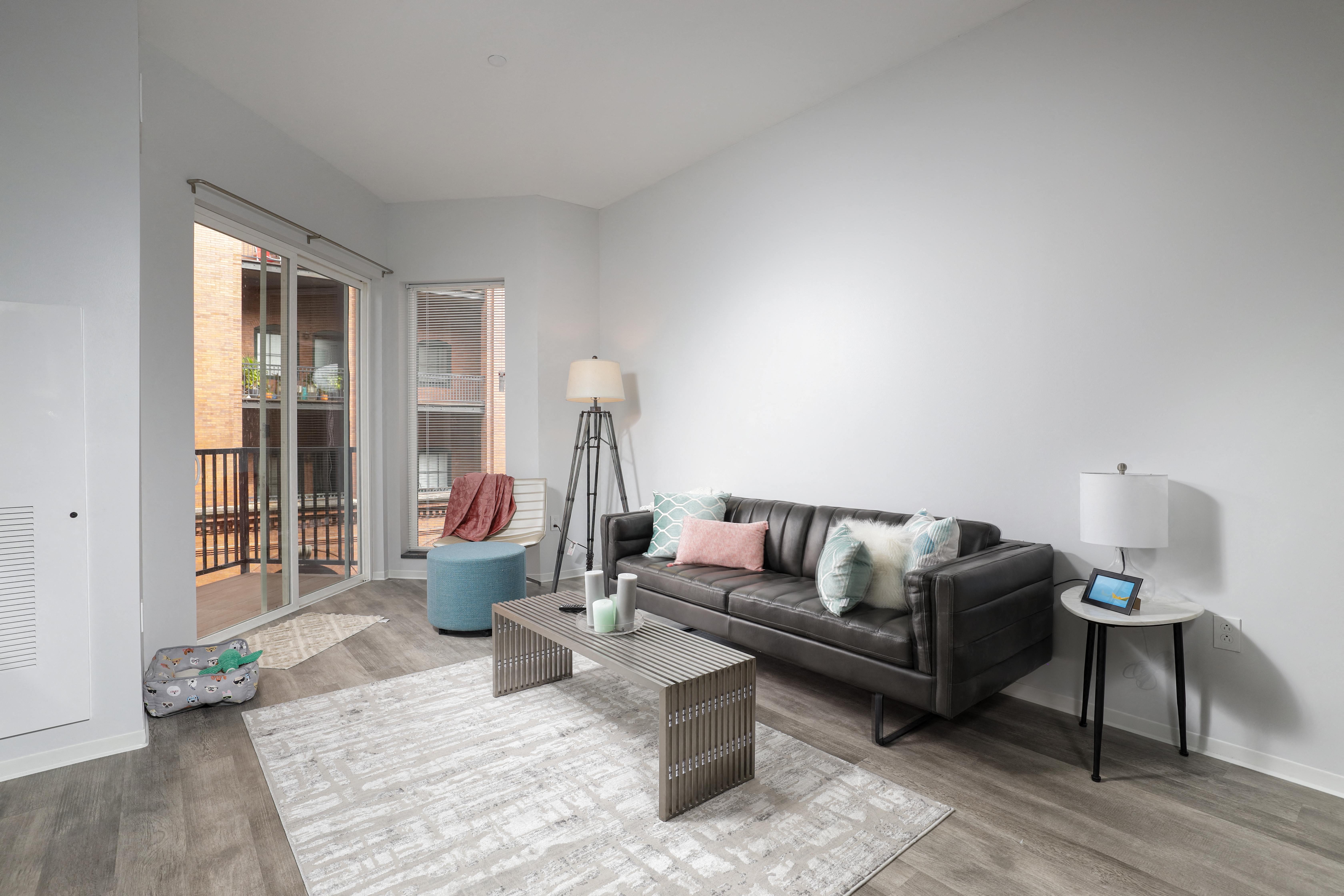 Traditional Unit Livingroom