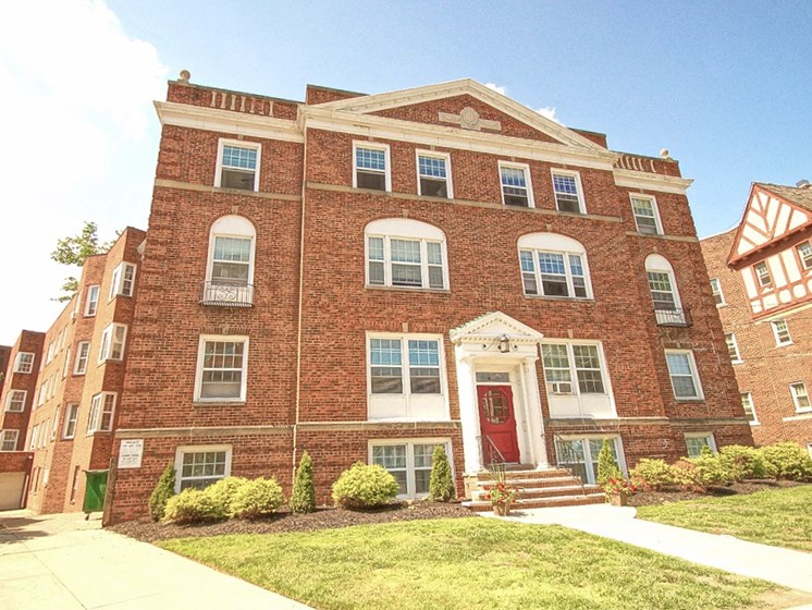 Elegant Exterior View Of Property at Integrity Gold Coast Apartments, Lakewood, OH, 44102