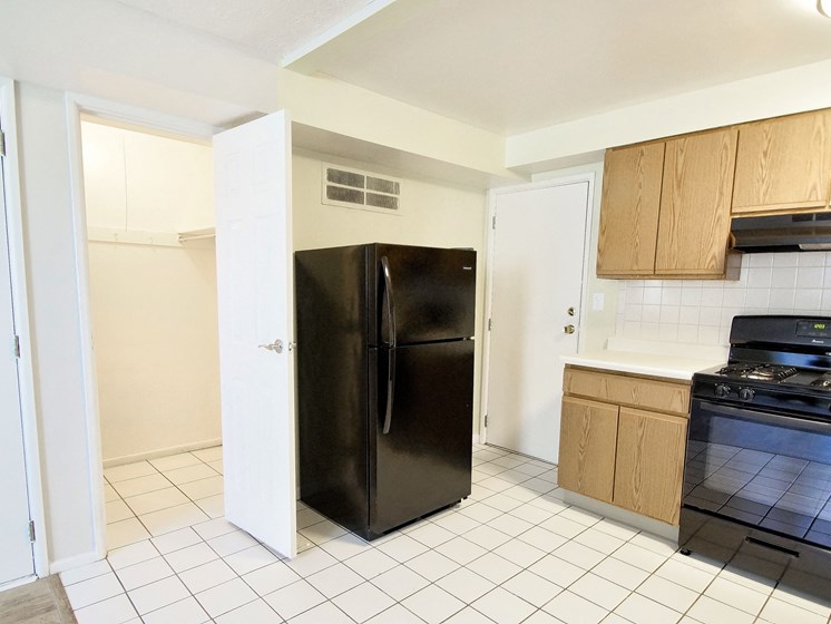 Refrigerator And Kitchen Appliances at River Run Apartments - RYDYL I LLC, Integrity Realty LLC, Ohio