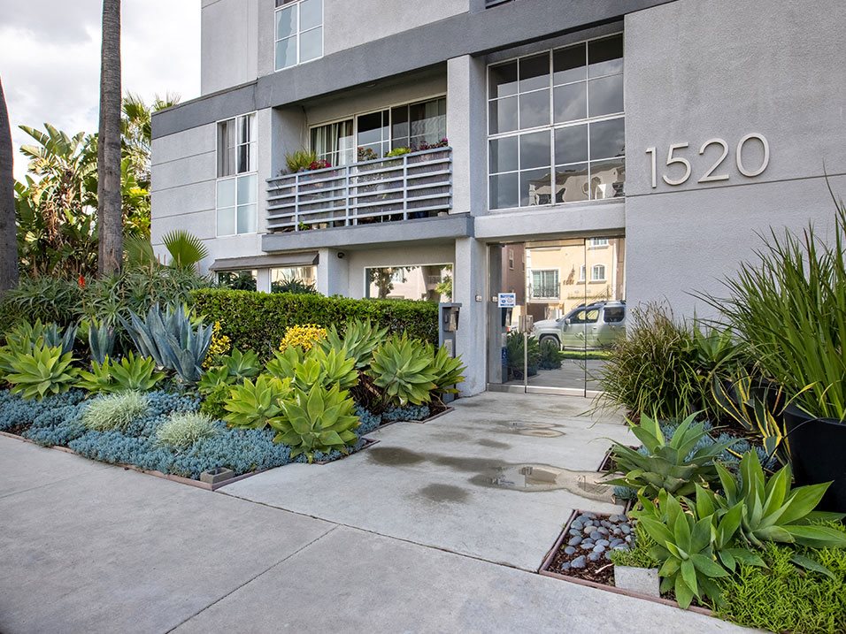 Entrance to South Hayworth Lofts.