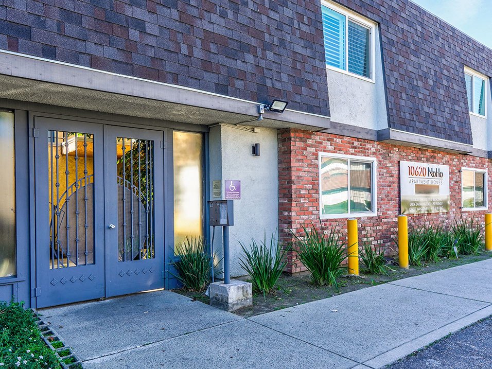 Front of 10620 NoHo facing Victory Blvd.