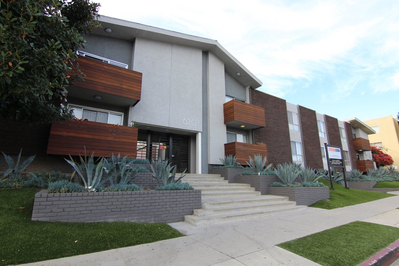 Entrance to Cedar Glen Apartments.