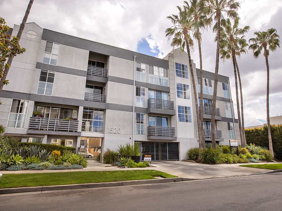 Front of South Hayworth Lofts.