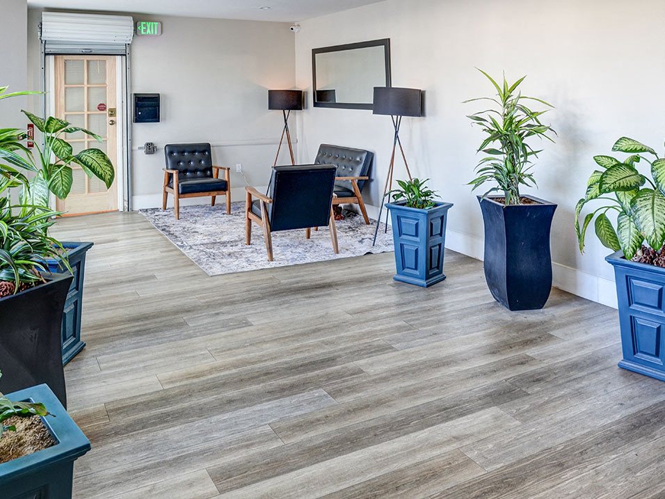 Entrance lobby with door to leasing office.