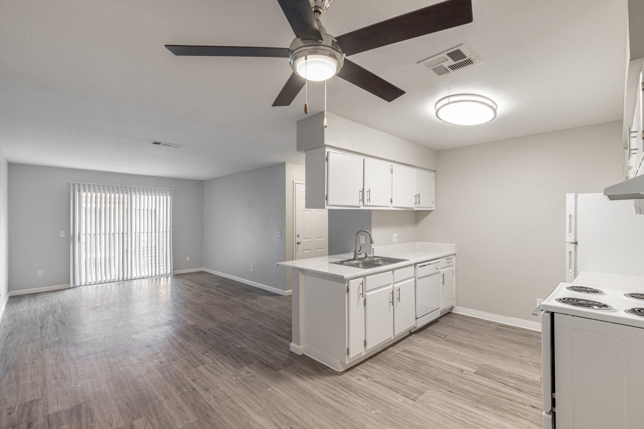 Photos and Video of Granada Villas Apartments in Lancaster, CA