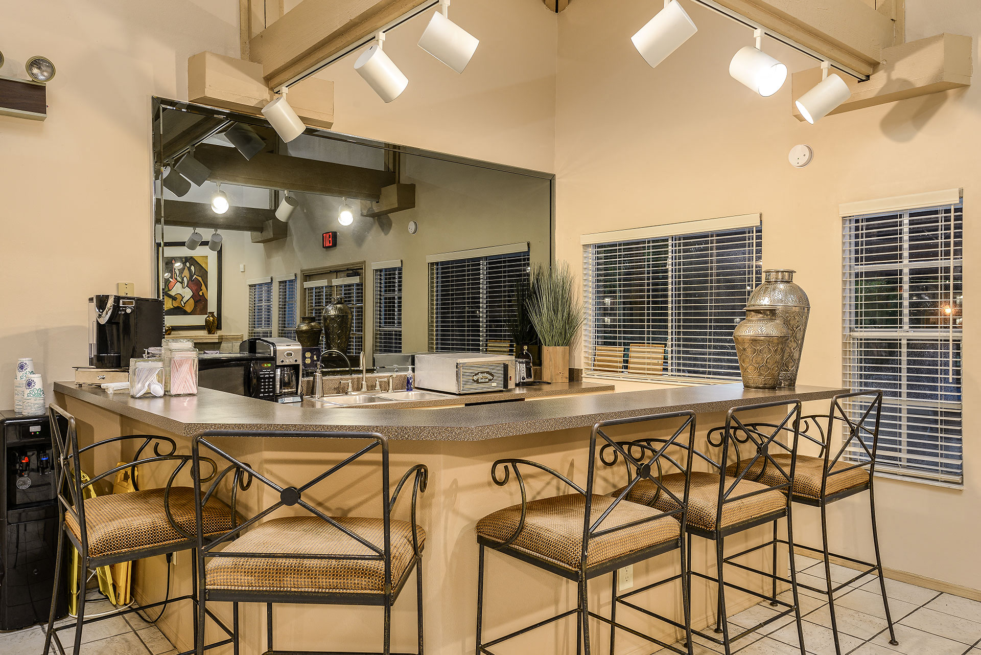 Colonial Pointe Apartments Orlando Clubhouse Coffee Bar