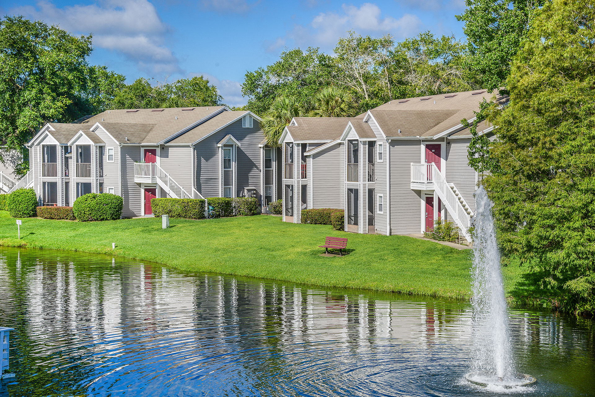 Colonial Pointe Apartments Orlando Lake and Buildings
