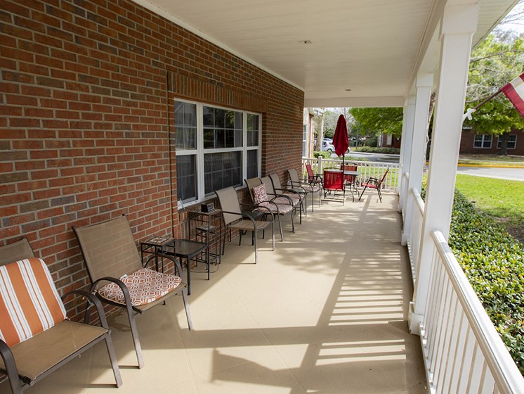 Outdoor Patio Area at Savannah Court & Cottage of Oviedo, Florida