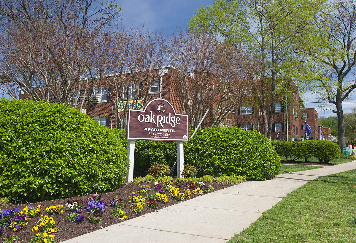 Oak Ridge Apartments Signage